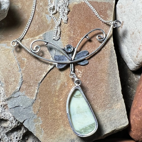 Swiss green opal & Larimar dragonfly necklace - Picture 5 of 5